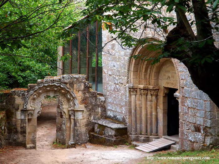 PORTADA OCCIDENTAL Y ACCESO AL CLAUSTRO